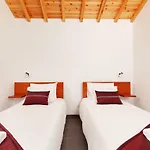 Melo's Place מדלנה